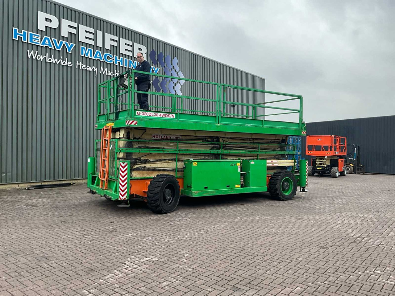 Holand Lift Megastar G-320DL30 4WDDS/N - Nacelle: photos 2 Holand Lift Megastar G-320DL30 4WDDS/N - Nacelle: photos 2