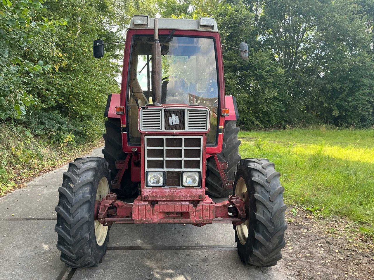 International 845XL - Tracteur agricole: photos 2 International 845XL - Tracteur agricole: photos 2