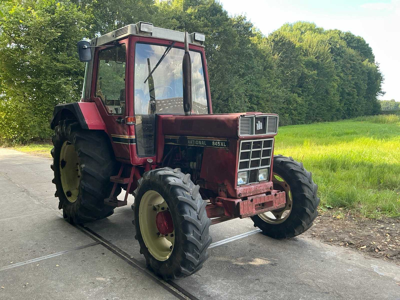 International 845XL - Tracteur agricole: photos 3 International 845XL - Tracteur agricole: photos 3