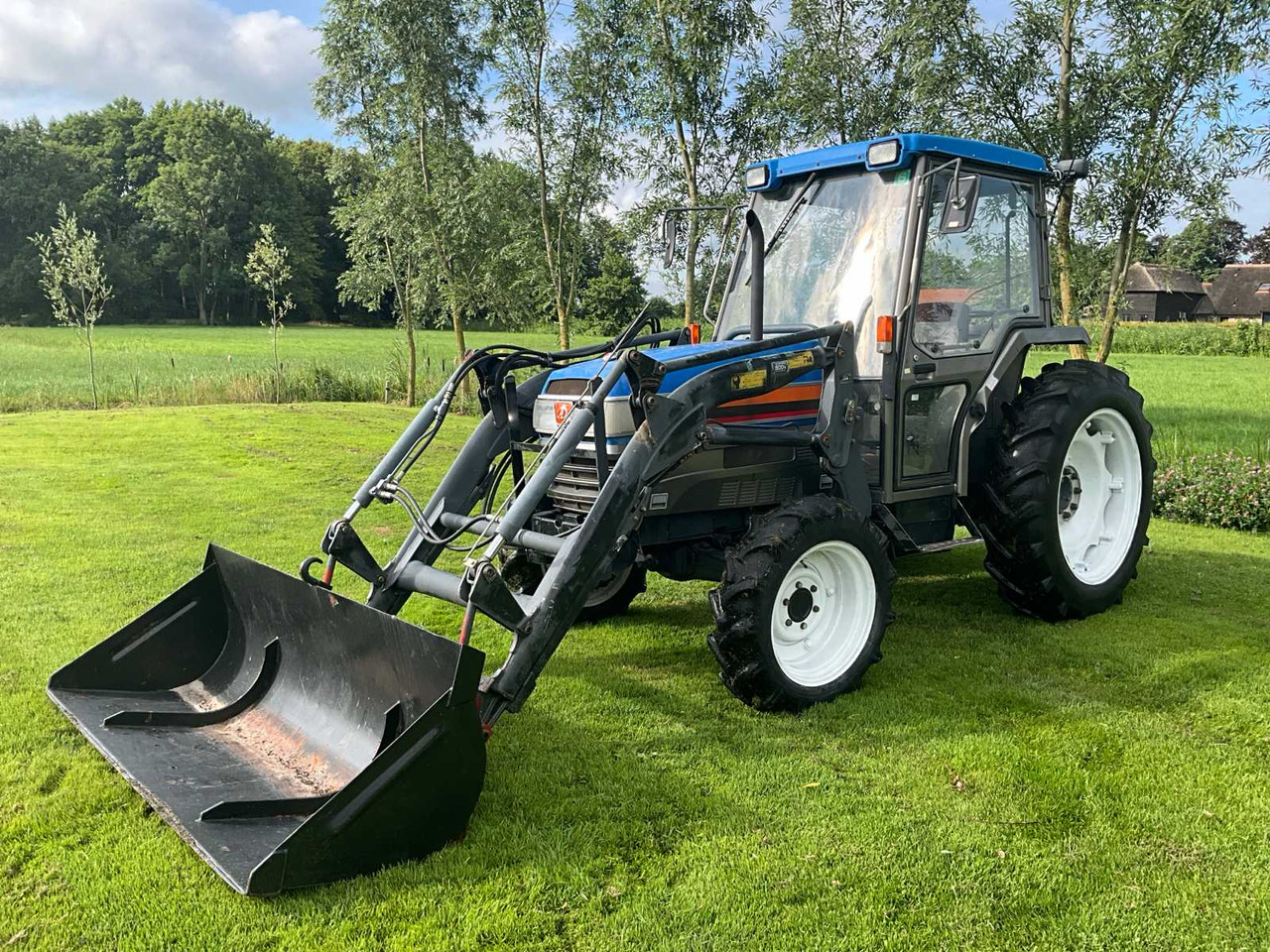 Iseki TF53F - 4WD - Micro tracteur: photos 1 Iseki TF53F - 4WD - Micro tracteur: photos 1