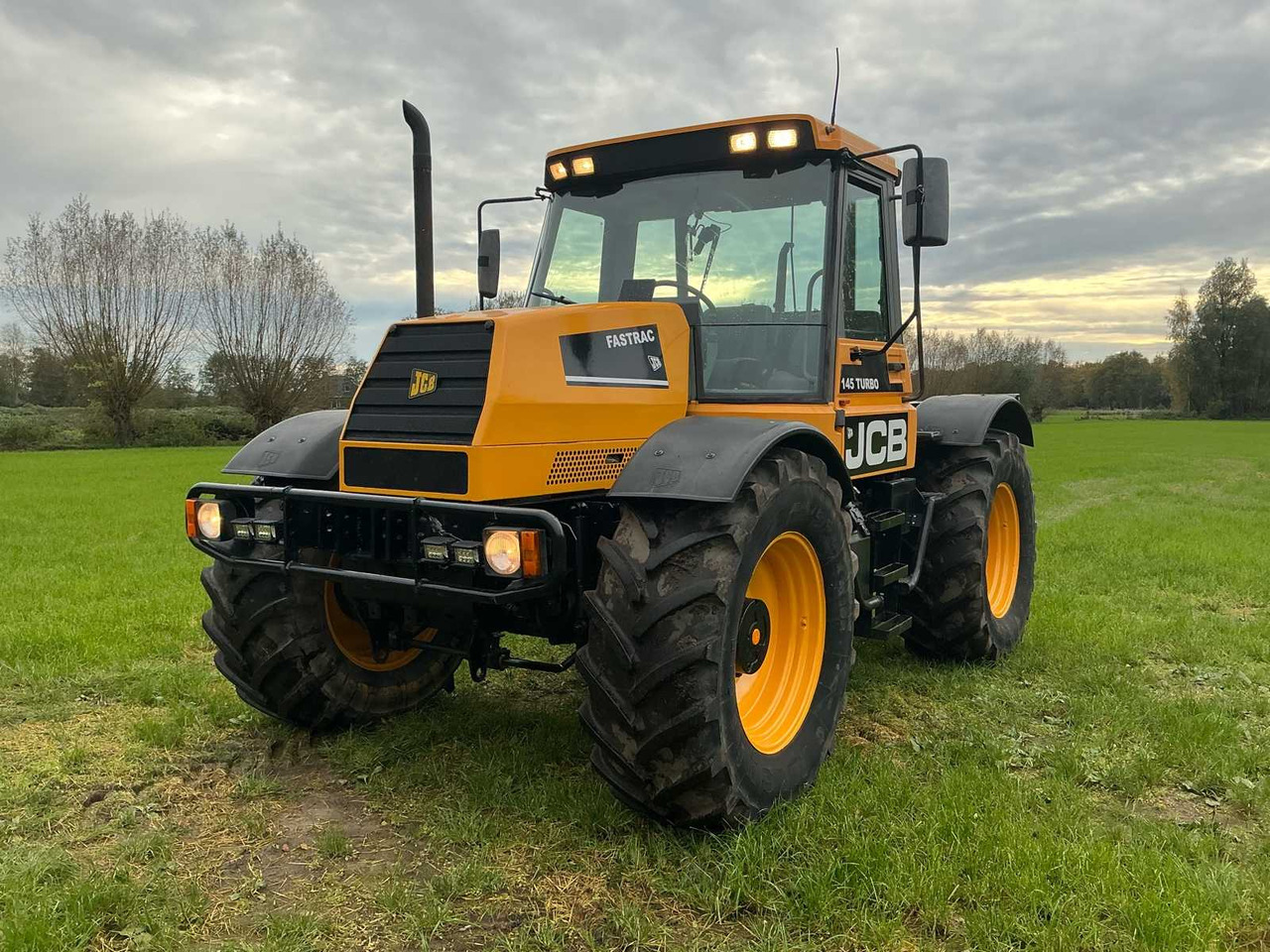 JCB 1993 JCB FASTRAC 145 TURBO ALL-WHEEL DRIVE TRACTOR - Tracteur agricole: photos 1 JCB 1993 JCB FASTRAC 145 TURBO ALL-WHEEL DRIVE TRACTOR - Tracteur agricole: photos 1