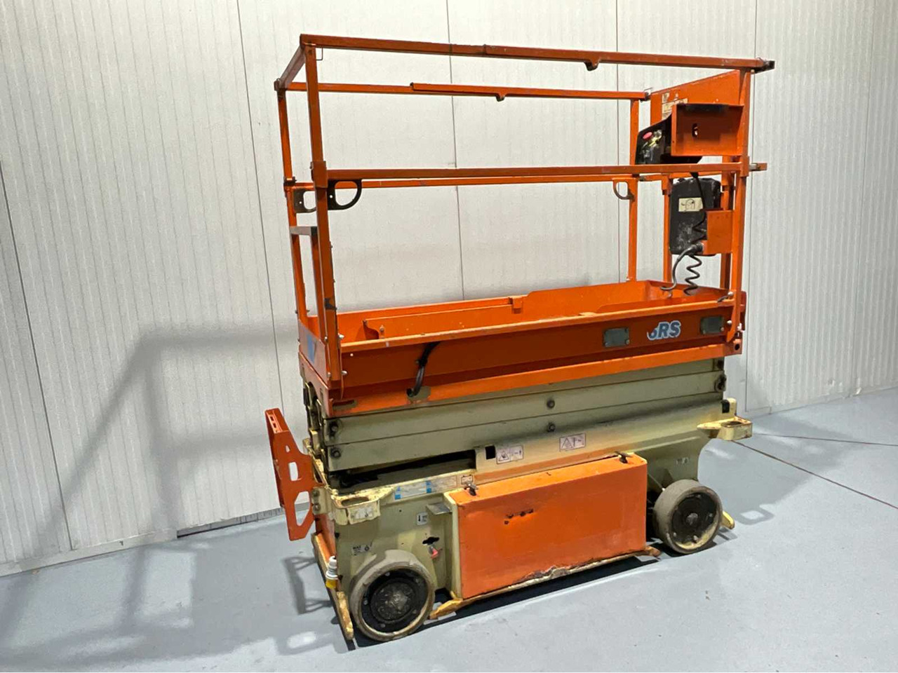 JLG -6RS - AERIAL PLATFORM, WORKING HEIGHT 7.8M, EXTENDABLE TO 2.55M, 199 HOURS. YEAR 2015 - Nacelle: photos 1 JLG -6RS - AERIAL PLATFORM, WORKING HEIGHT 7.8M, EXTENDABLE TO 2.55M, 199 HOURS. YEAR 2015 - Nacelle: photos 1