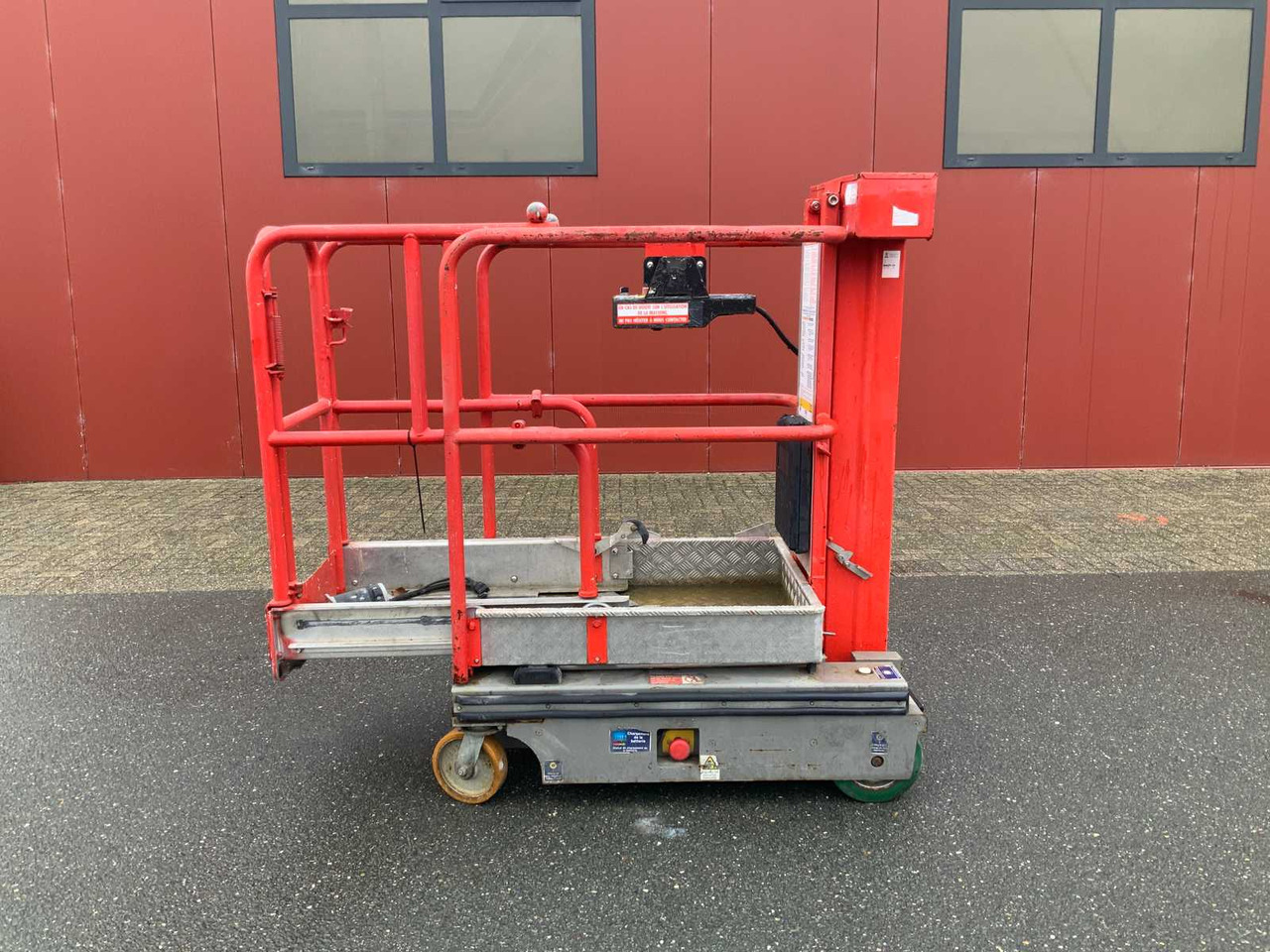 JLG POWER TOWER NANO SP PLUS AERIAL WORK PLATFORM - Nacelle: photos 1 JLG POWER TOWER NANO SP PLUS AERIAL WORK PLATFORM - Nacelle: photos 1