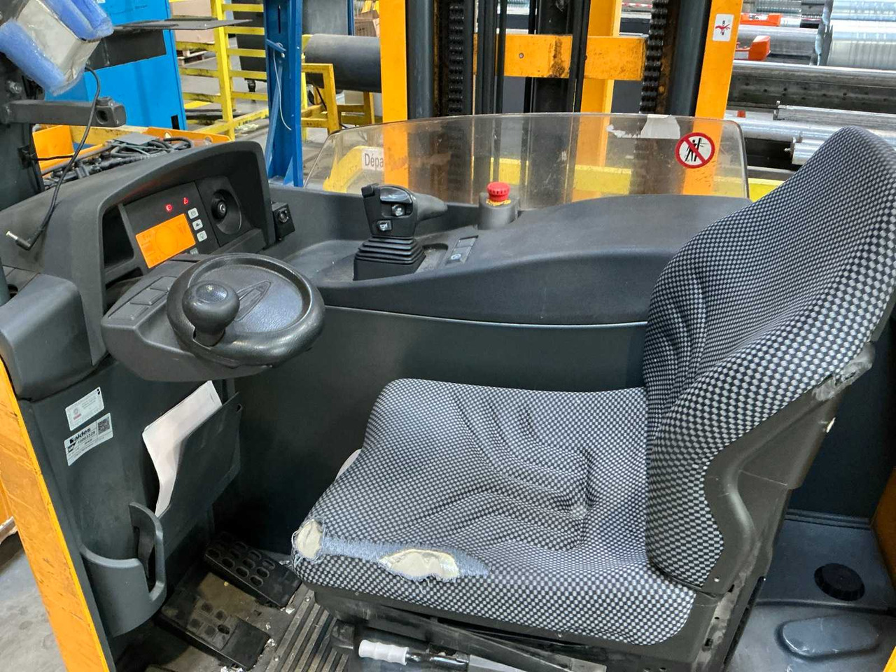 JUNGHEINRICH - ETV214 - FORKLIFT TRUCKS - 2012 - Chariot élévateur: photos 5 JUNGHEINRICH - ETV214 - FORKLIFT TRUCKS - 2012 - Chariot élévateur: photos 5