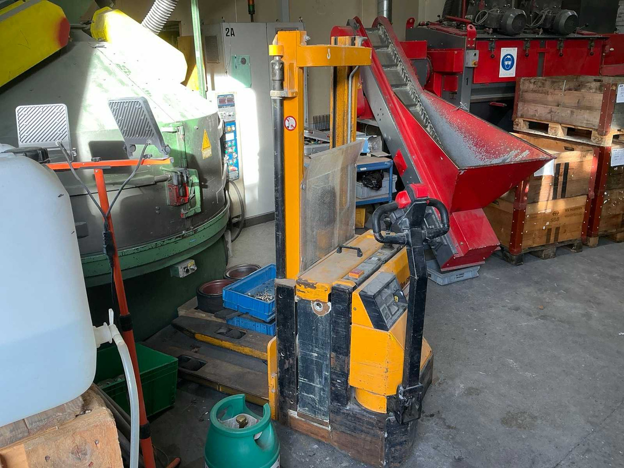 JUNGHEINRICH PEDESTRIAN STACKER - Chariot élévateur: photos 2 JUNGHEINRICH PEDESTRIAN STACKER - Chariot élévateur: photos 2