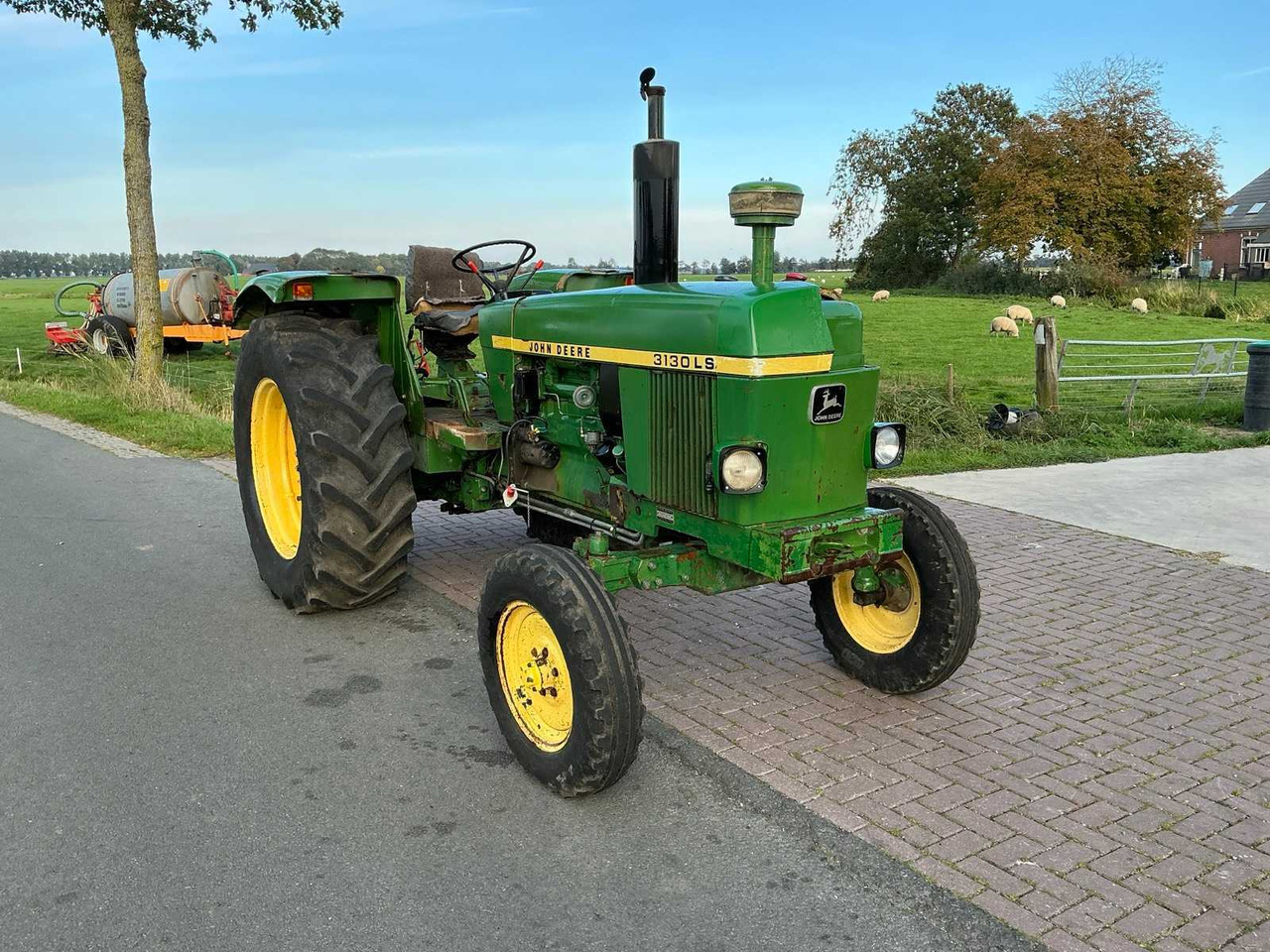 John Deere 3130 - Tracteur agricole: photos 3 John Deere 3130 - Tracteur agricole: photos 3