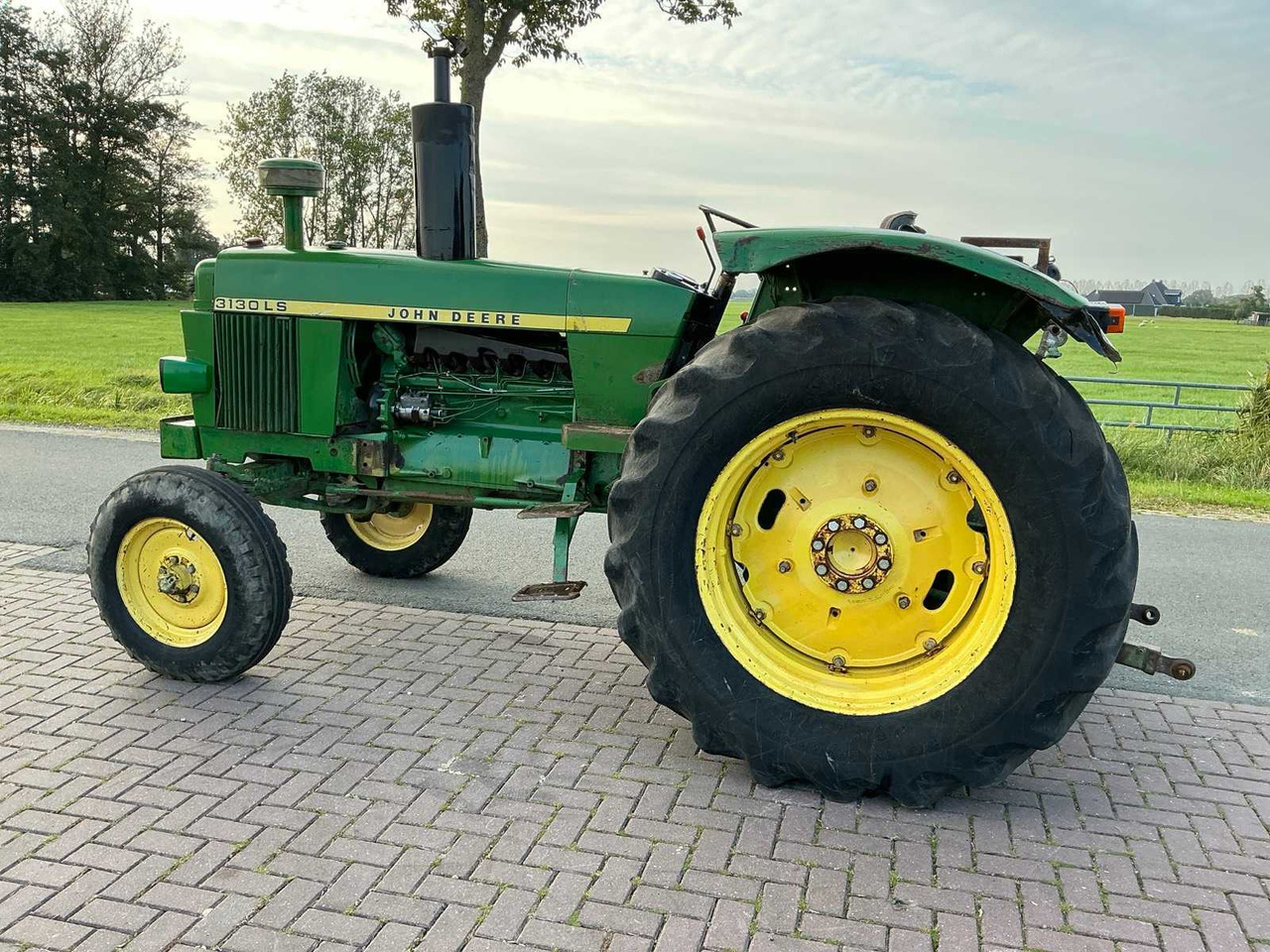 John Deere 3130 - Tracteur agricole: photos 4 John Deere 3130 - Tracteur agricole: photos 4