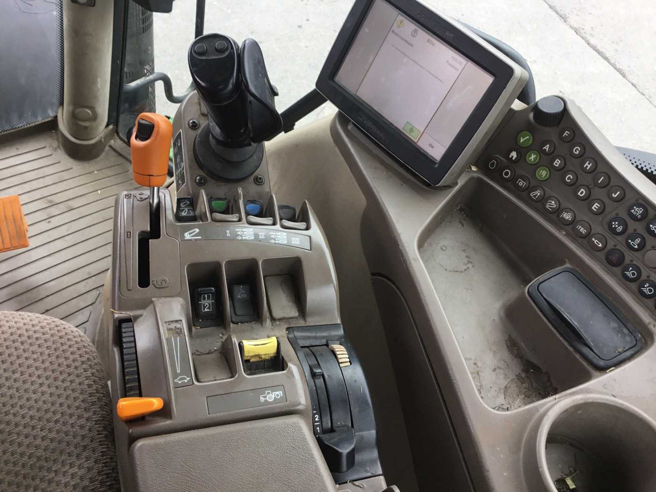 Tracteur agricole John Deere 6210R: photos 20