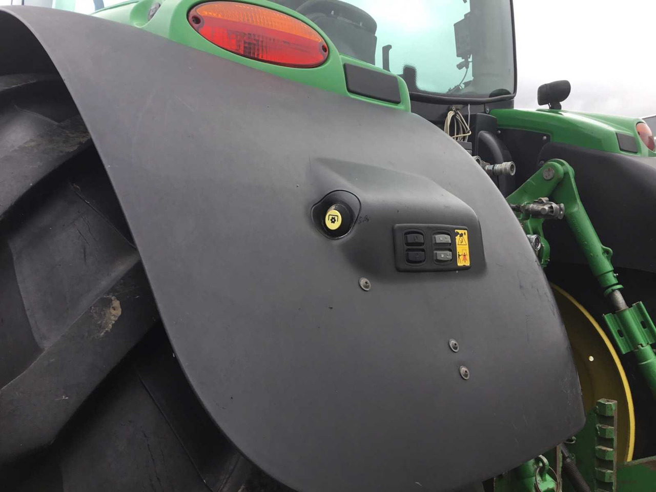 Tracteur agricole John Deere 6210R: photos 16