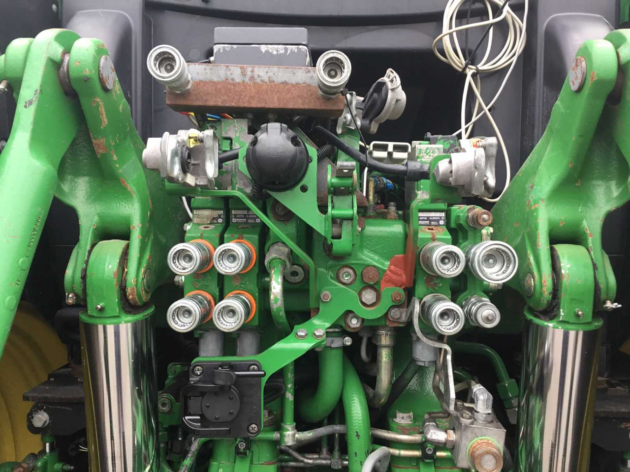 Tracteur agricole John Deere 6210R: photos 13