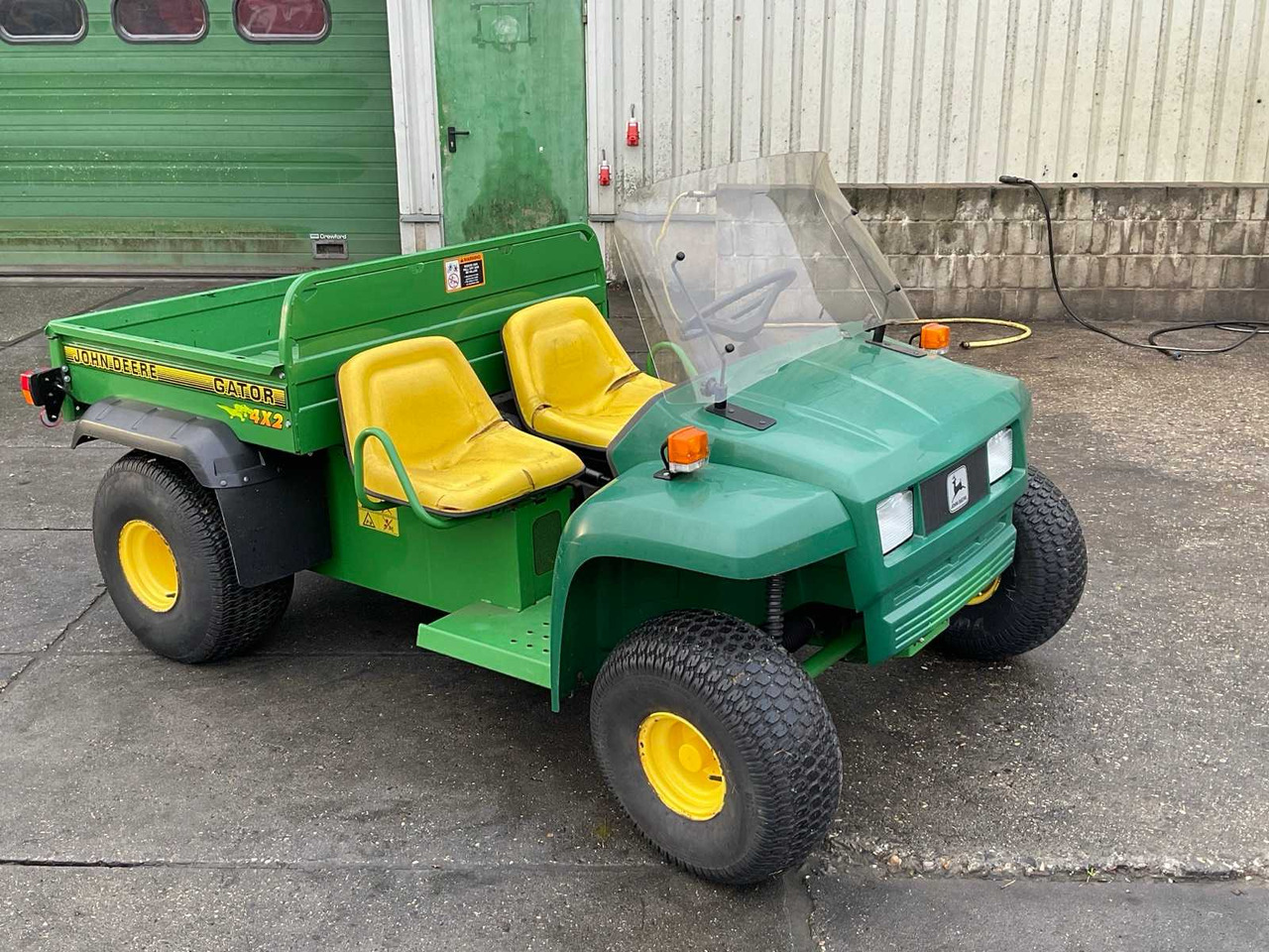 John Deere Gator 4x2 - Tracteur communal: photos 2 John Deere Gator 4x2 - Tracteur communal: photos 2
