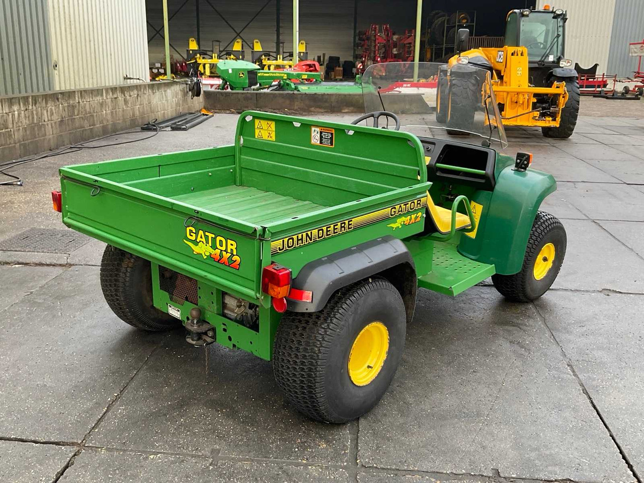 John Deere Gator 4x2 - Tracteur communal: photos 3 John Deere Gator 4x2 - Tracteur communal: photos 3