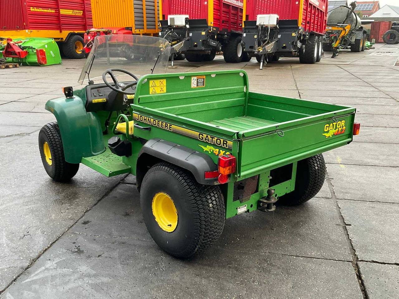 John Deere Gator 4x2 - Tracteur communal: photos 4 John Deere Gator 4x2 - Tracteur communal: photos 4