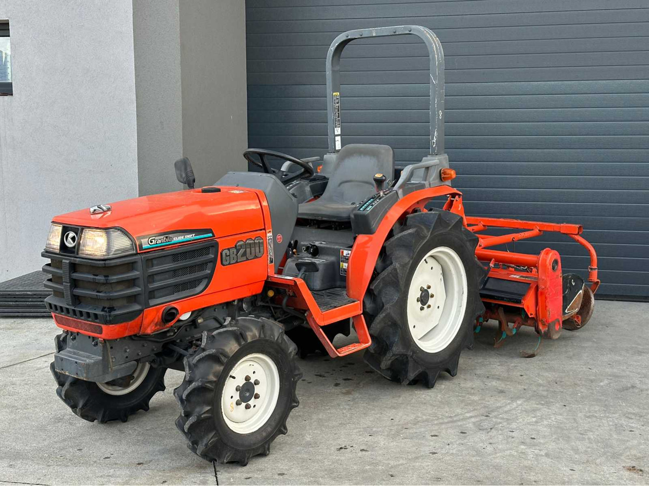 KUBOTA - GB200 - 4-WHEEL DRIVE TRACTOR - Tracteur agricole: photos 1 KUBOTA - GB200 - 4-WHEEL DRIVE TRACTOR - Tracteur agricole: photos 1