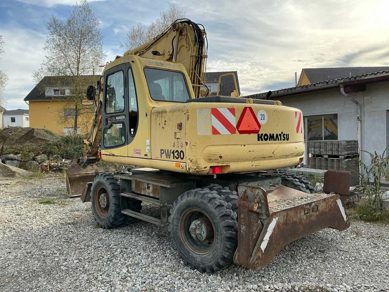 Komatsu 1995 KOMATSU PW 130 GK WHEEL EXCAVATOR - Chargeuse sur pneus: photos 3 Komatsu 1995 KOMATSU PW 130 GK WHEEL EXCAVATOR - Chargeuse sur pneus: photos 3