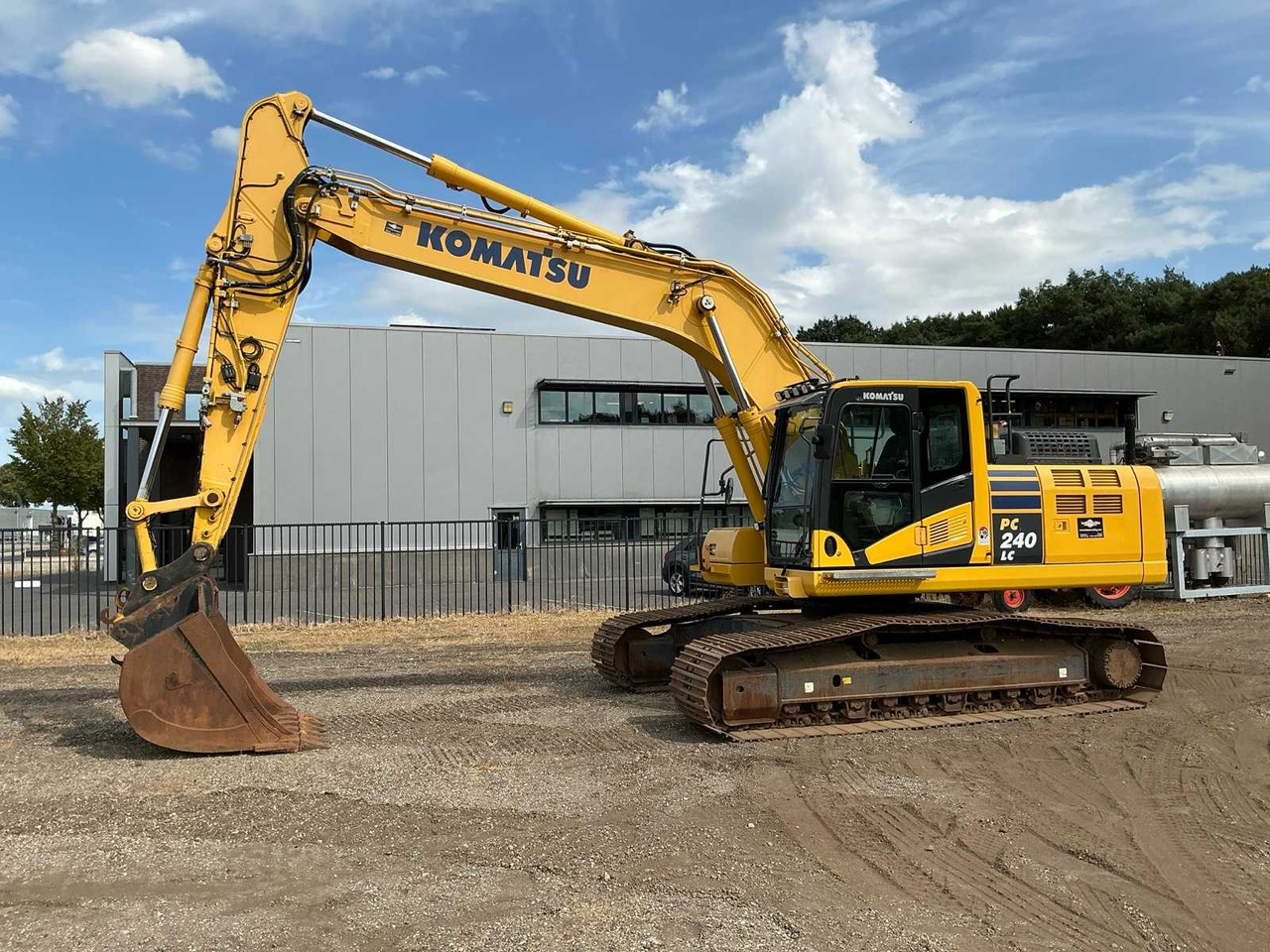 Komatsu PC240LC - Pelle sur chenille: photos 2 Komatsu PC240LC - Pelle sur chenille: photos 2