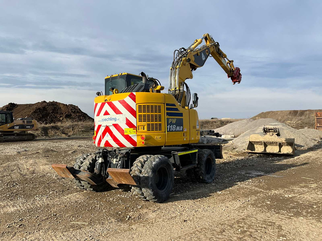 Komatsu PW118MR-11 - Pelle sur pneus: photos 1 Komatsu PW118MR-11 - Pelle sur pneus: photos 1