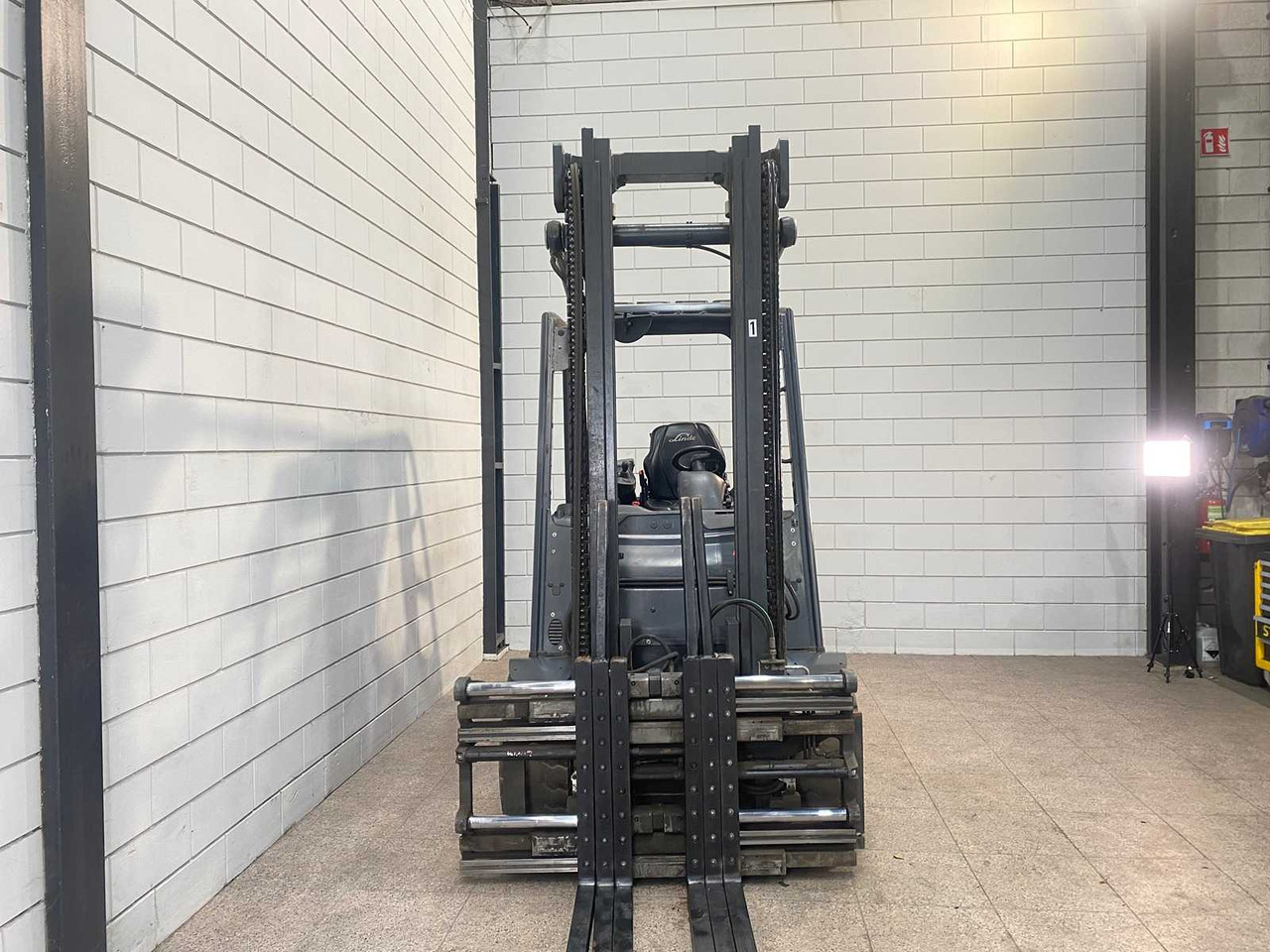 LINDE - 2019 - E50HL-01 - 5000KG LIFTING CAPACITY, TRIPLE LOADER - FORKLIFT - Chariot élévateur: photos 4 LINDE - 2019 - E50HL-01 - 5000KG LIFTING CAPACITY, TRIPLE LOADER - FORKLIFT - Chariot élévateur: photos 4