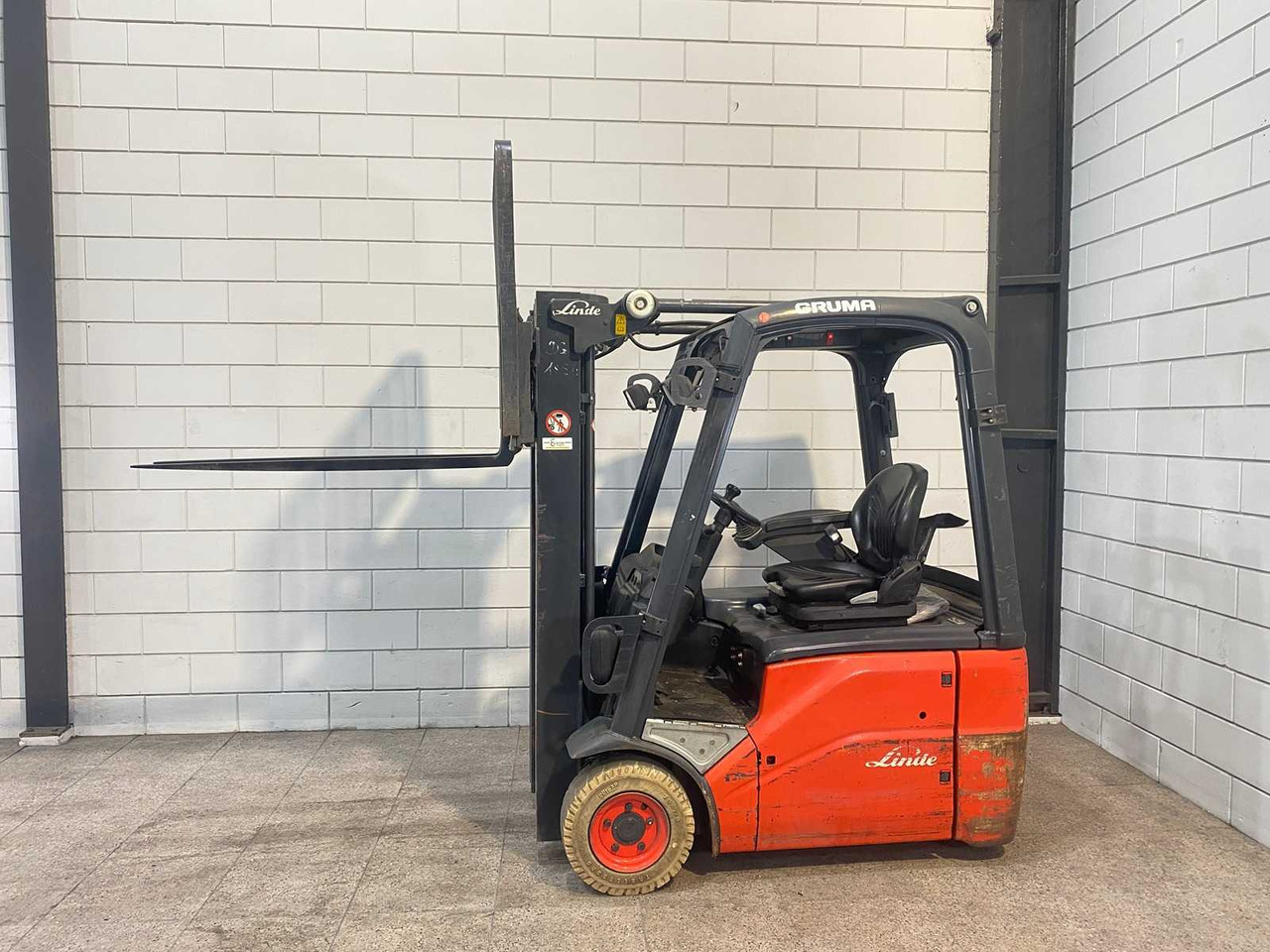 LINDE - E15 - FORKLIFT TRIPLEX - FREE-LIFT - SIDE-SHIFT - Chariot élévateur: photos 5 LINDE - E15 - FORKLIFT TRIPLEX - FREE-LIFT - SIDE-SHIFT - Chariot élévateur: photos 5