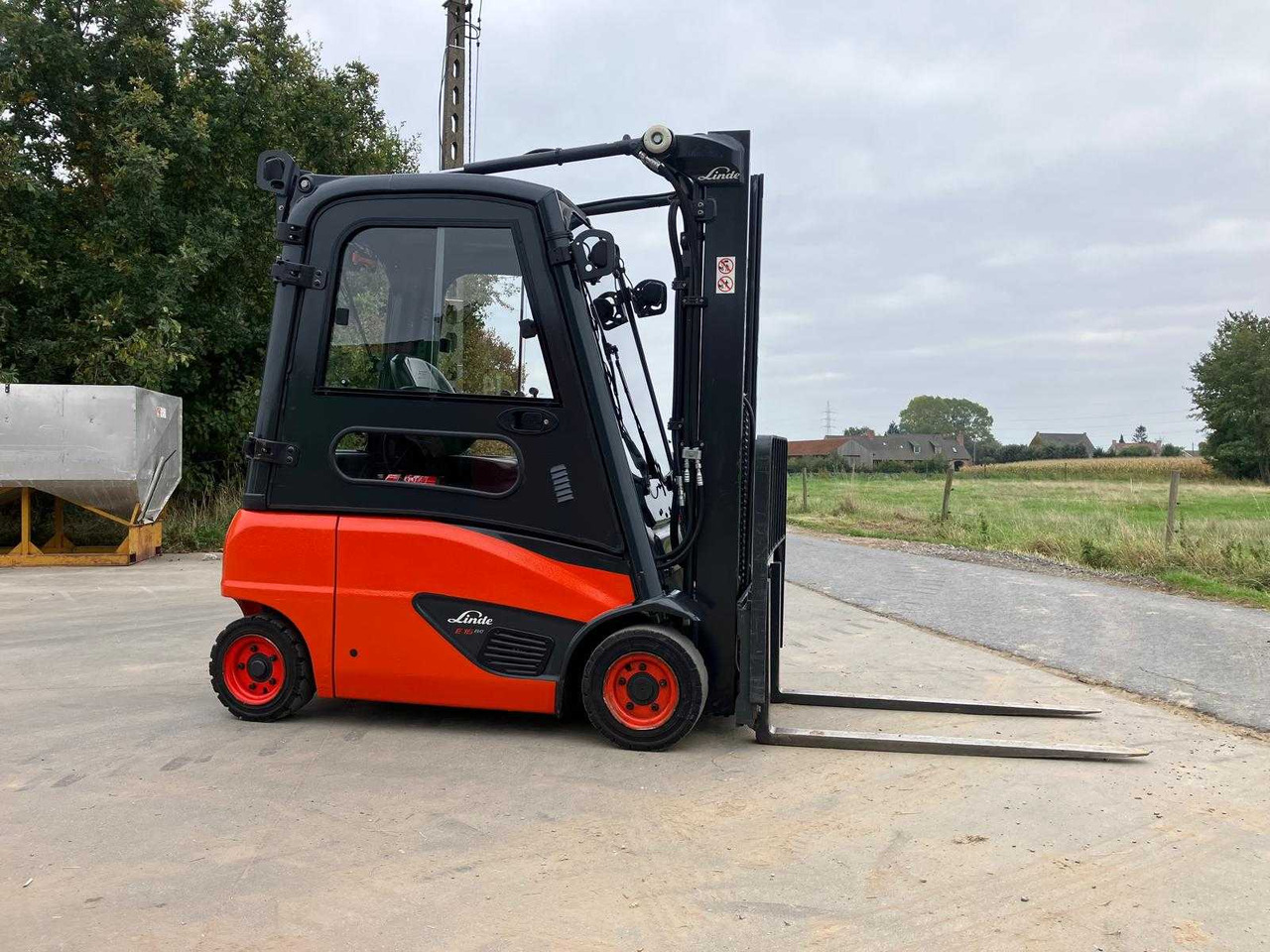 LINDE E16 FORKLIFT - Chariot élévateur: photos 2 LINDE E16 FORKLIFT - Chariot élévateur: photos 2
