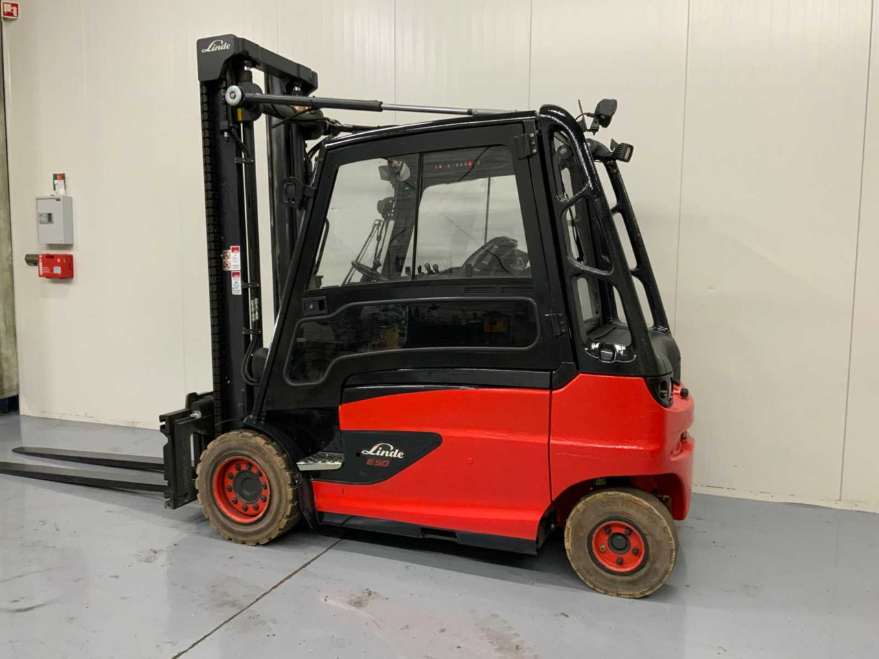 LINDE E50 - 4.1M DUPLEX, FORK POSITIONER, SIDE-SHIFT, LONG FORKS - FORKLIFT - Chariot élévateur: photos 3 LINDE E50 - 4.1M DUPLEX, FORK POSITIONER, SIDE-SHIFT, LONG FORKS - FORKLIFT - Chariot élévateur: photos 3
