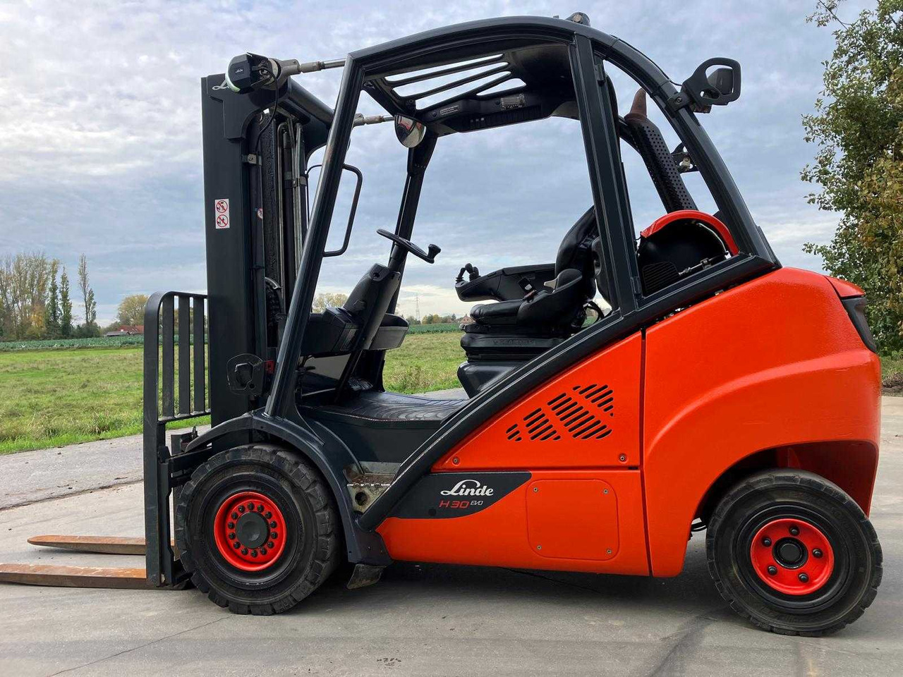 LINDE H30T-02 FORKLIFT 2019 - Chariot élévateur: photos 4 LINDE H30T-02 FORKLIFT 2019 - Chariot élévateur: photos 4