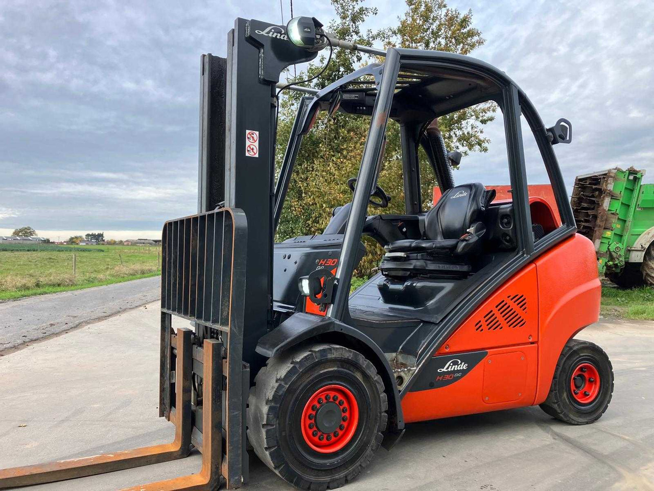 LINDE H30T-02 FORKLIFT 2019 - Chariot élévateur: photos 2 LINDE H30T-02 FORKLIFT 2019 - Chariot élévateur: photos 2