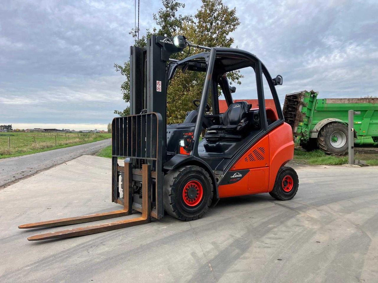 LINDE H30T-02 FORKLIFT 2019 - Chariot élévateur: photos 1 LINDE H30T-02 FORKLIFT 2019 - Chariot élévateur: photos 1
