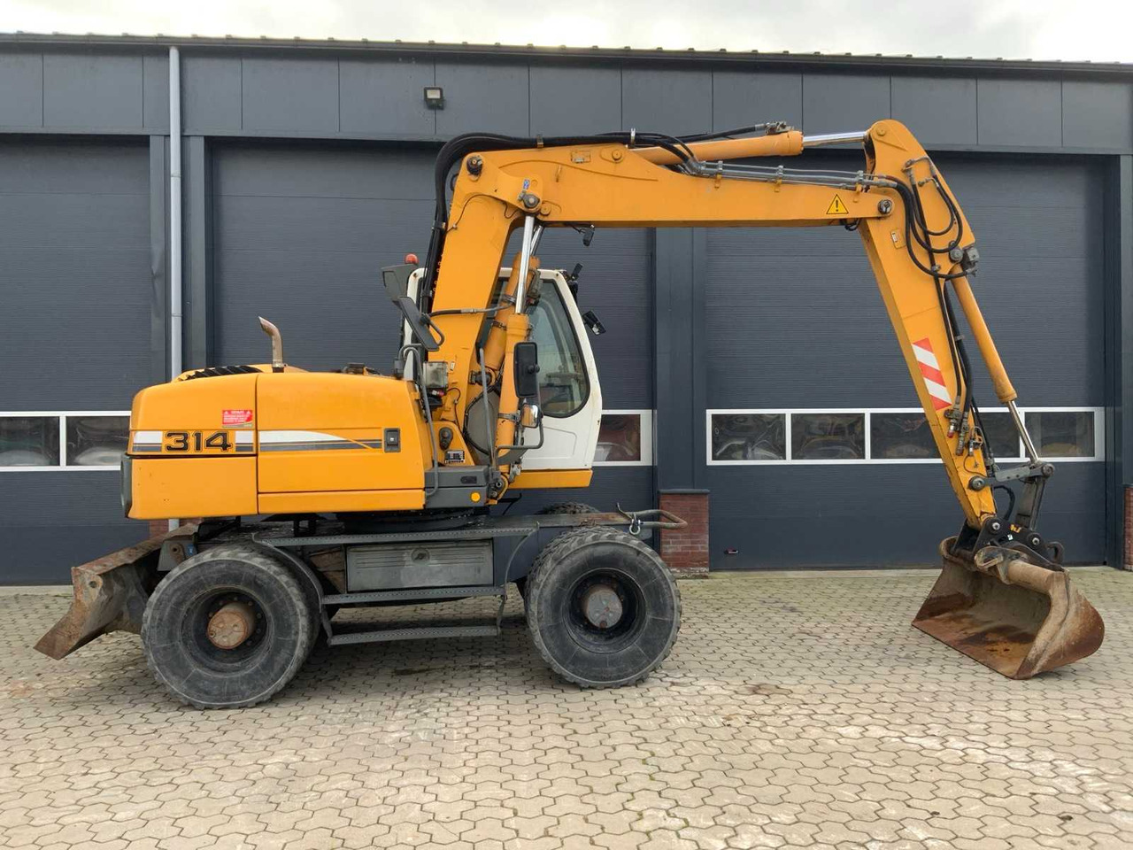 Liebherr A314 Litronic - Pelle sur pneus: photos 4 Liebherr A314 Litronic - Pelle sur pneus: photos 4