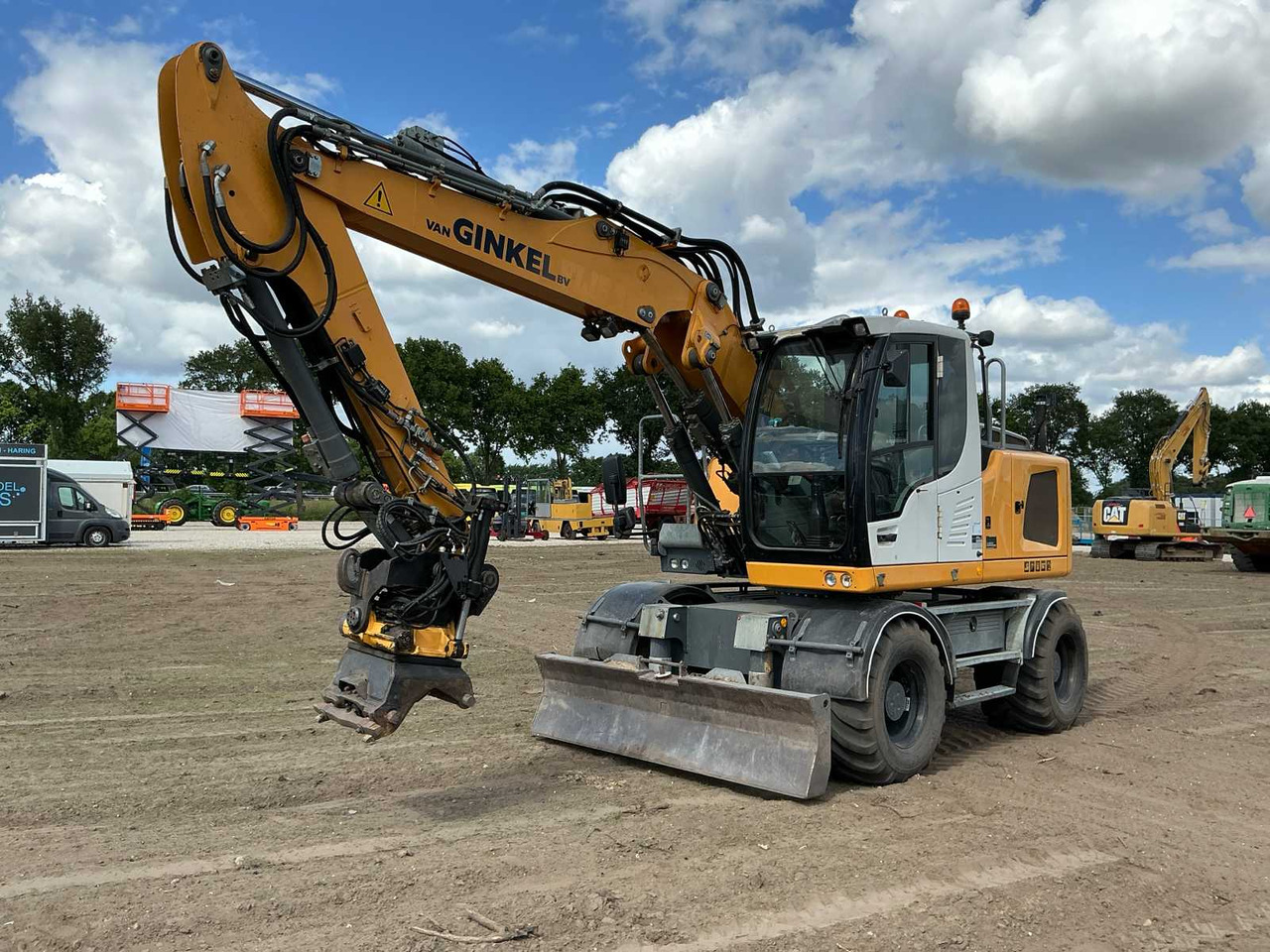 Liebherr A914 Litronic - Pelle sur pneus: photos 1 Liebherr A914 Litronic - Pelle sur pneus: photos 1