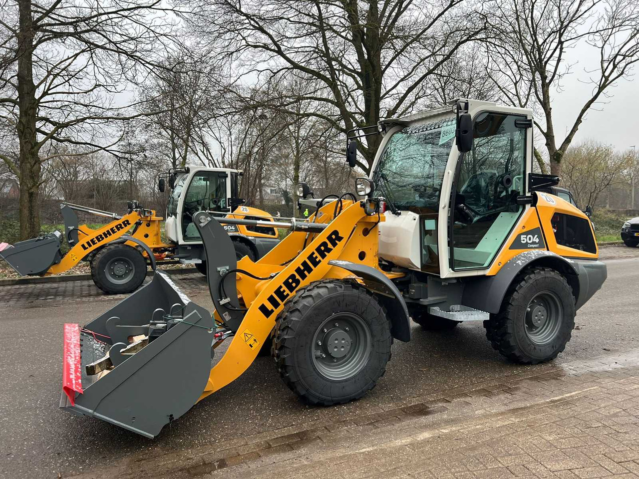 Liebherr L504 Compact - Chargeuse sur pneus: photos 1 Liebherr L504 Compact - Chargeuse sur pneus: photos 1