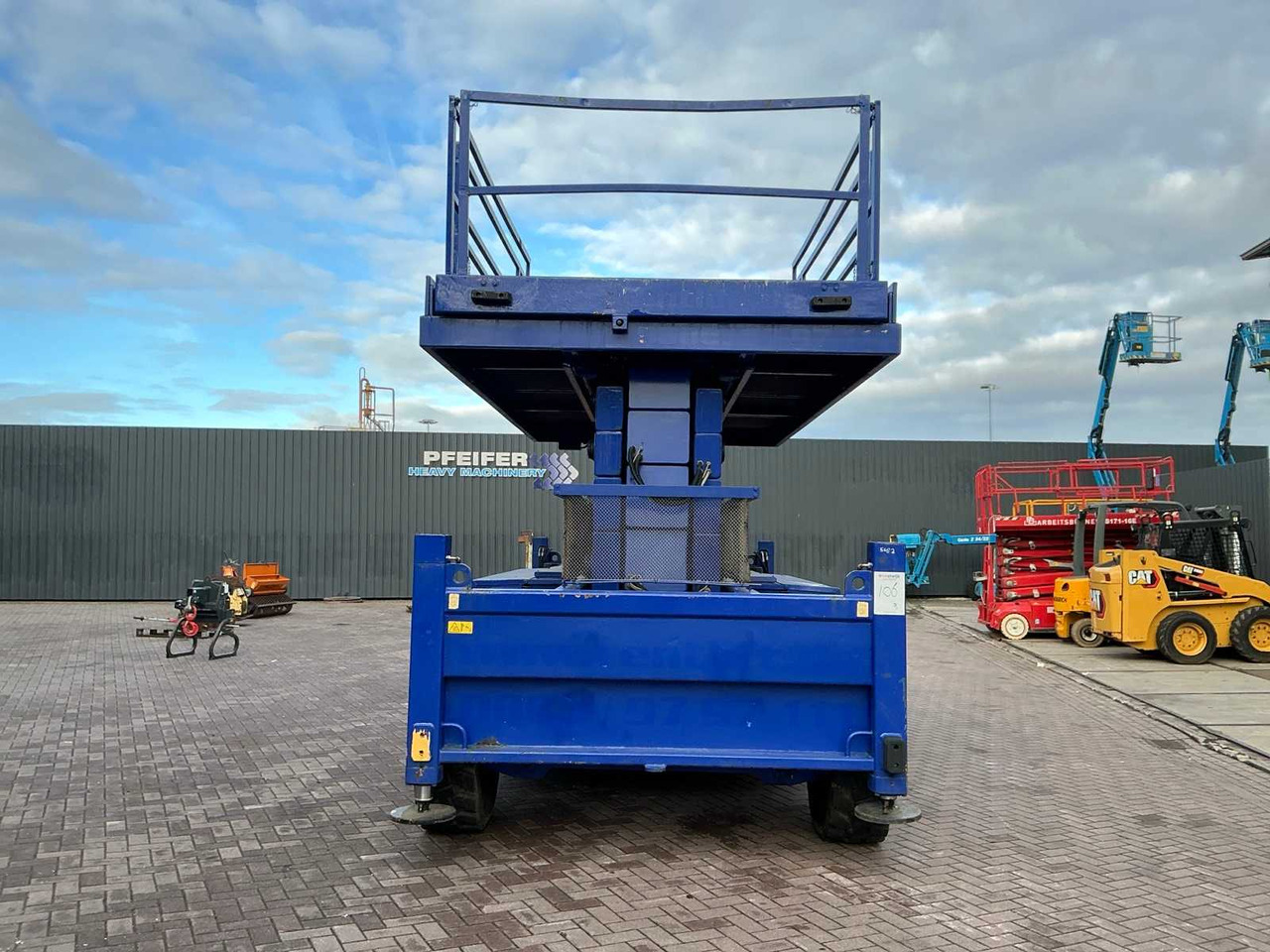 Liftlux SL210-25 D4WD S/P - Nacelle: photos 2 Liftlux SL210-25 D4WD S/P - Nacelle: photos 2