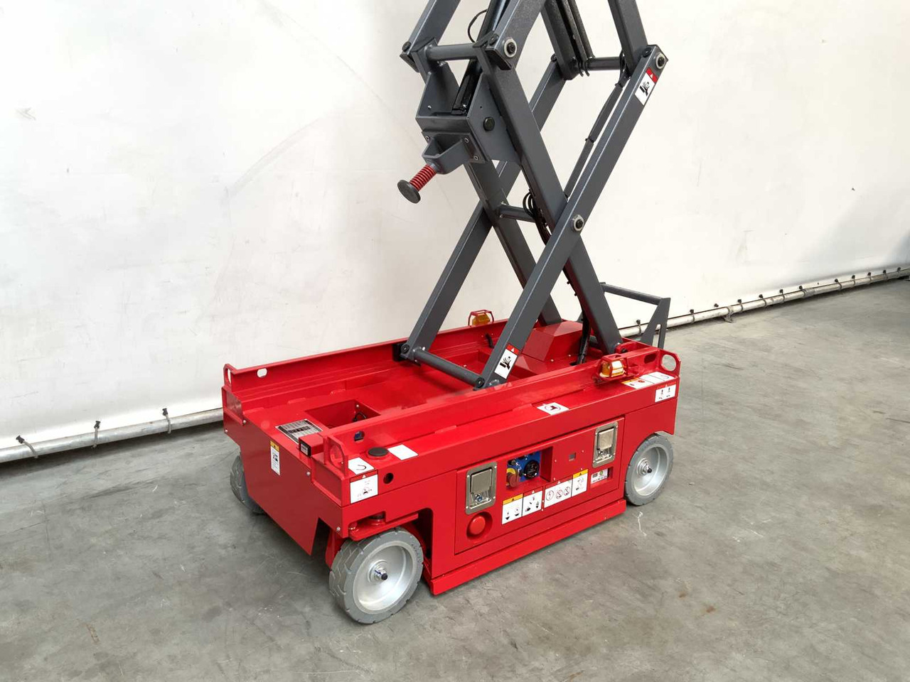 Nacelle MANTALL XE-60 MINI - SCISSOR LIFT AERIAL PLATFORM 6.4M 2024: photos 13 Nacelle MANTALL XE-60 MINI - SCISSOR LIFT AERIAL PLATFORM 6.4M 2024: photos 13