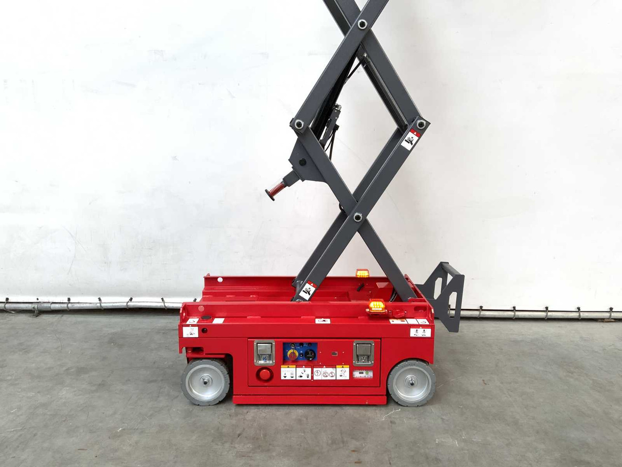 Nacelle MANTALL XE-60 MINI - SCISSOR LIFT AERIAL PLATFORM 6.4M 2024: photos 12 Nacelle MANTALL XE-60 MINI - SCISSOR LIFT AERIAL PLATFORM 6.4M 2024: photos 12