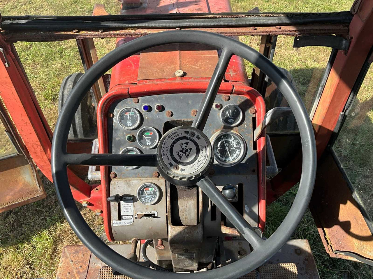 Tracteur agricole Massey Ferguson 1080: photos 10 Tracteur agricole Massey Ferguson 1080: photos 10