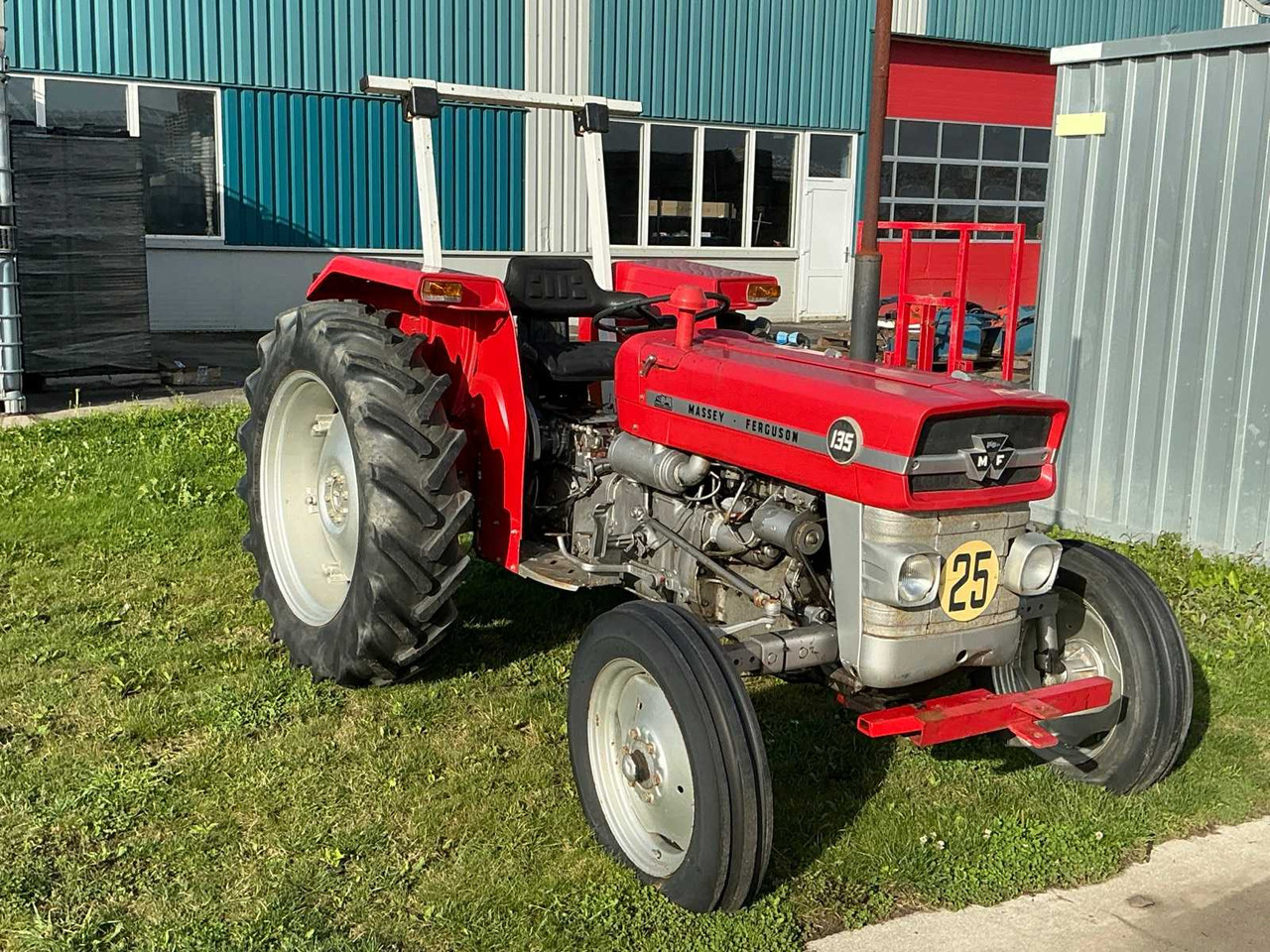 Massey-Ferguson 135 - Tracteur agricole: photos 3 Massey-Ferguson 135 - Tracteur agricole: photos 3