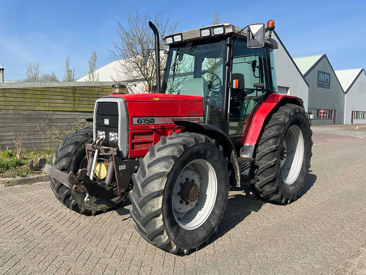 Massey Ferguson 6150 - Tracteur agricole: photos 1 Massey Ferguson 6150 - Tracteur agricole: photos 1