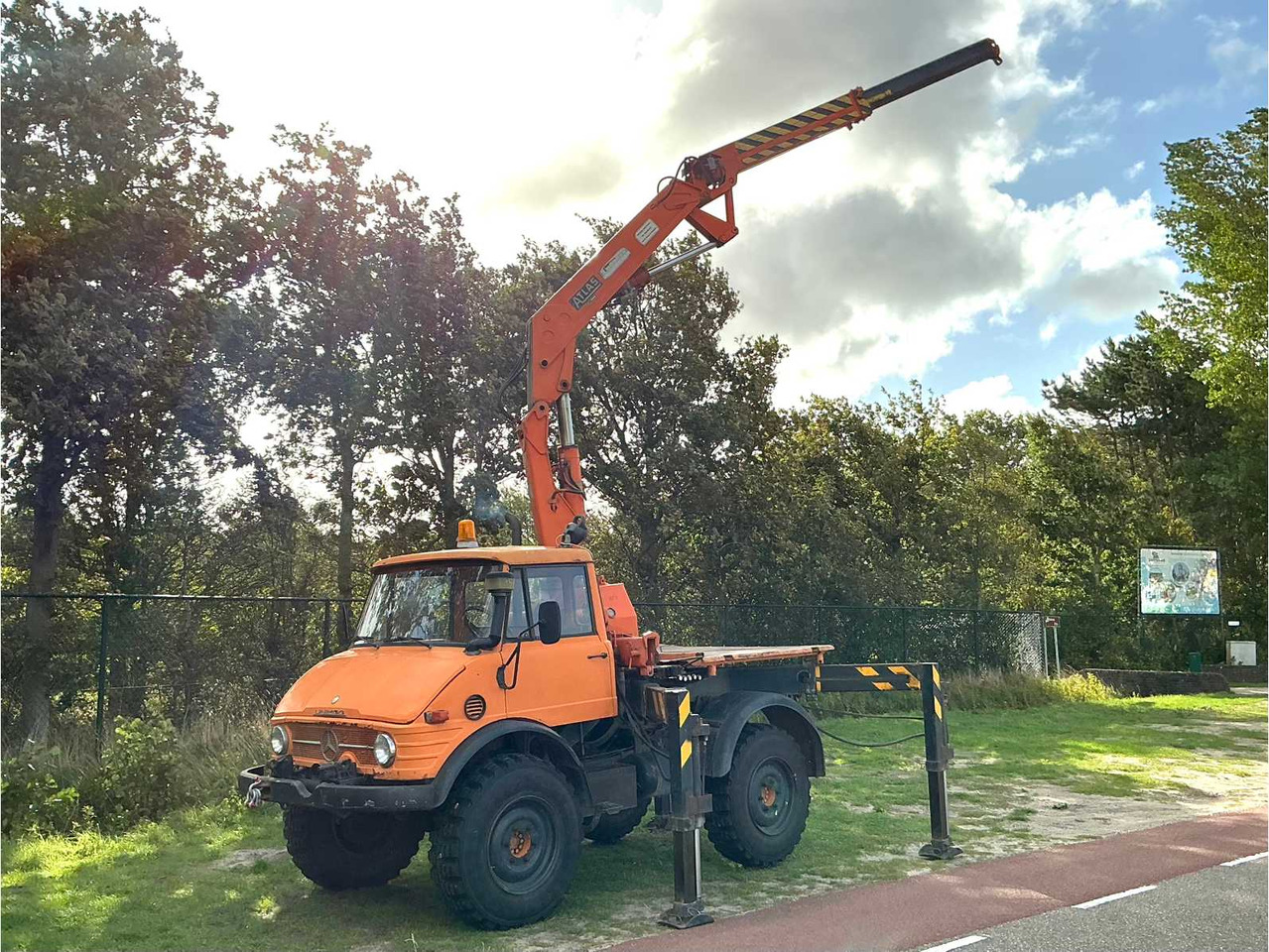 Mercedes-benz Unimog 406 - Remorque agricole: photos 2 Mercedes-benz Unimog 406 - Remorque agricole: photos 2