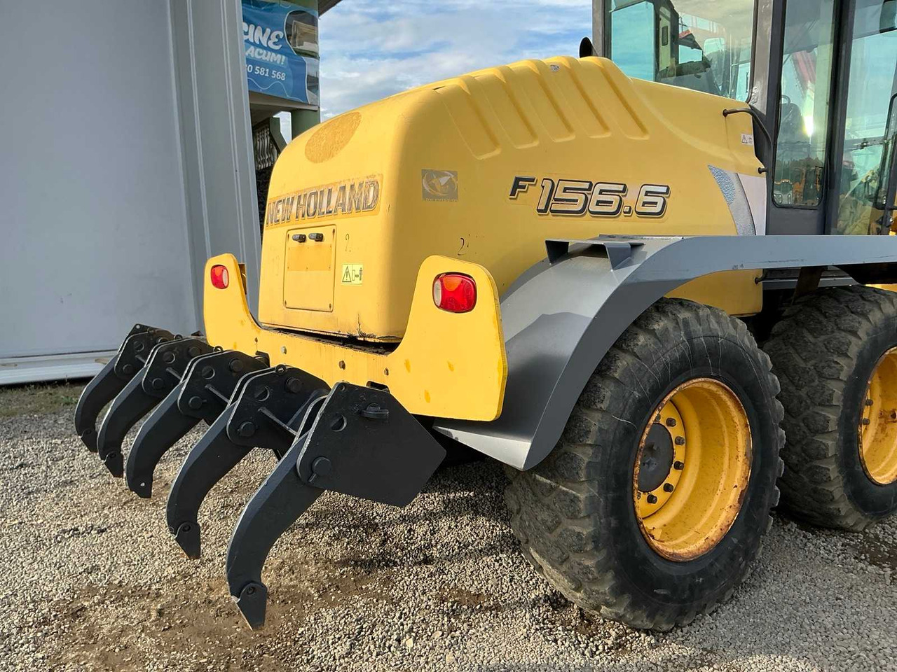 Niveleuse NEW HOLLAND F 156.6: photos 29
