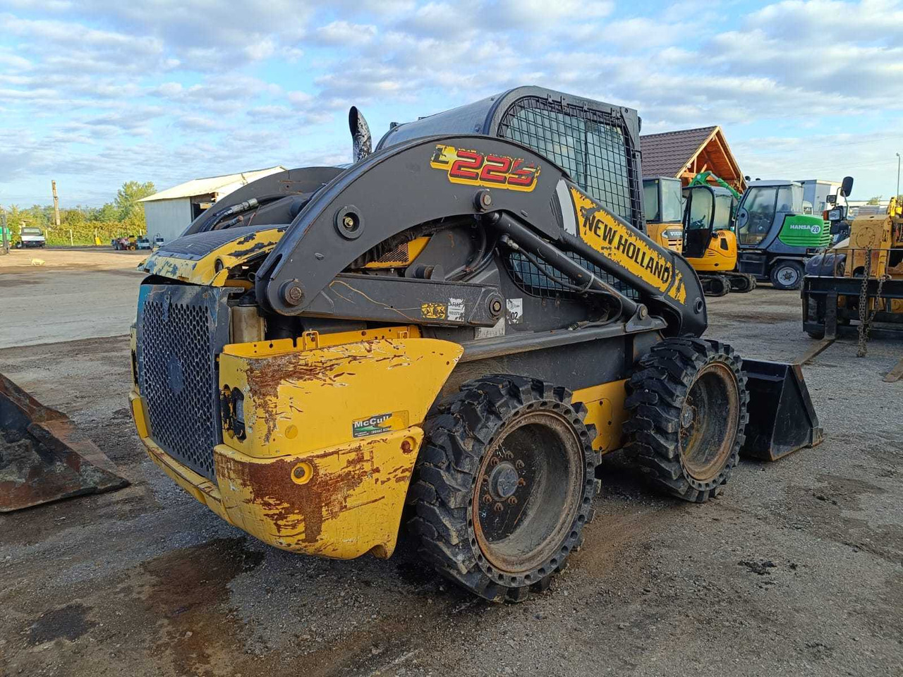 NEW HOLLAND - L225 - COMPACT LOADER - 2012 - Chargeuse compacte sur chenilles: photos 3 NEW HOLLAND - L225 - COMPACT LOADER - 2012 - Chargeuse compacte sur chenilles: photos 3