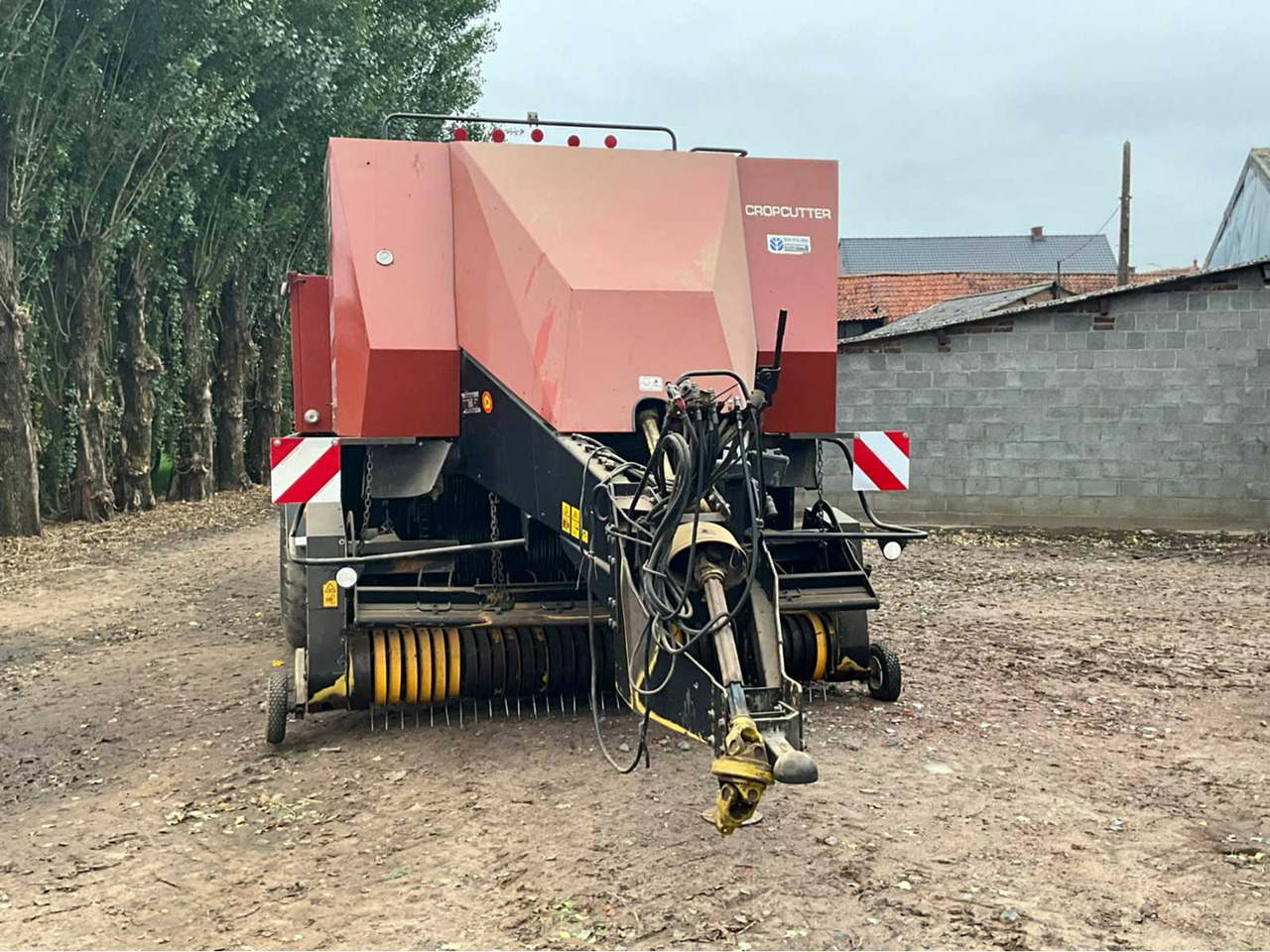 New Holland 4880S - Presse à balles rondes: photos 2 New Holland 4880S - Presse à balles rondes: photos 2