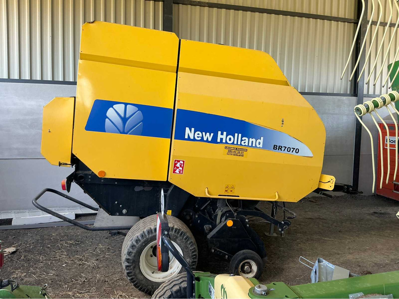 New Holland BR7070 - Presse à balles rondes: photos 4 New Holland BR7070 - Presse à balles rondes: photos 4
