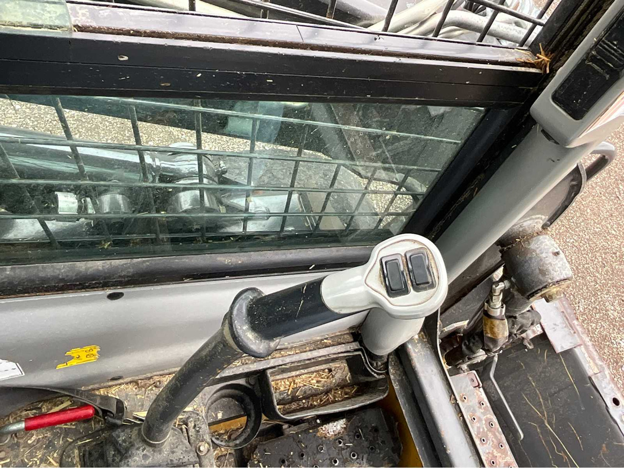Mini chargeuse New Holland L218 LOADER: photos 28