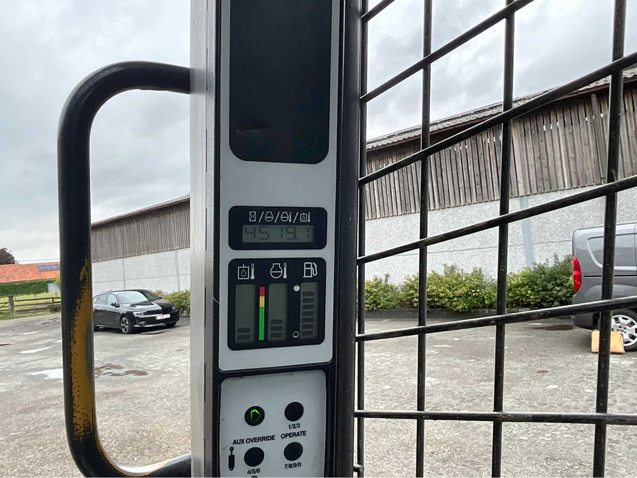 Mini chargeuse New Holland L218 LOADER: photos 22