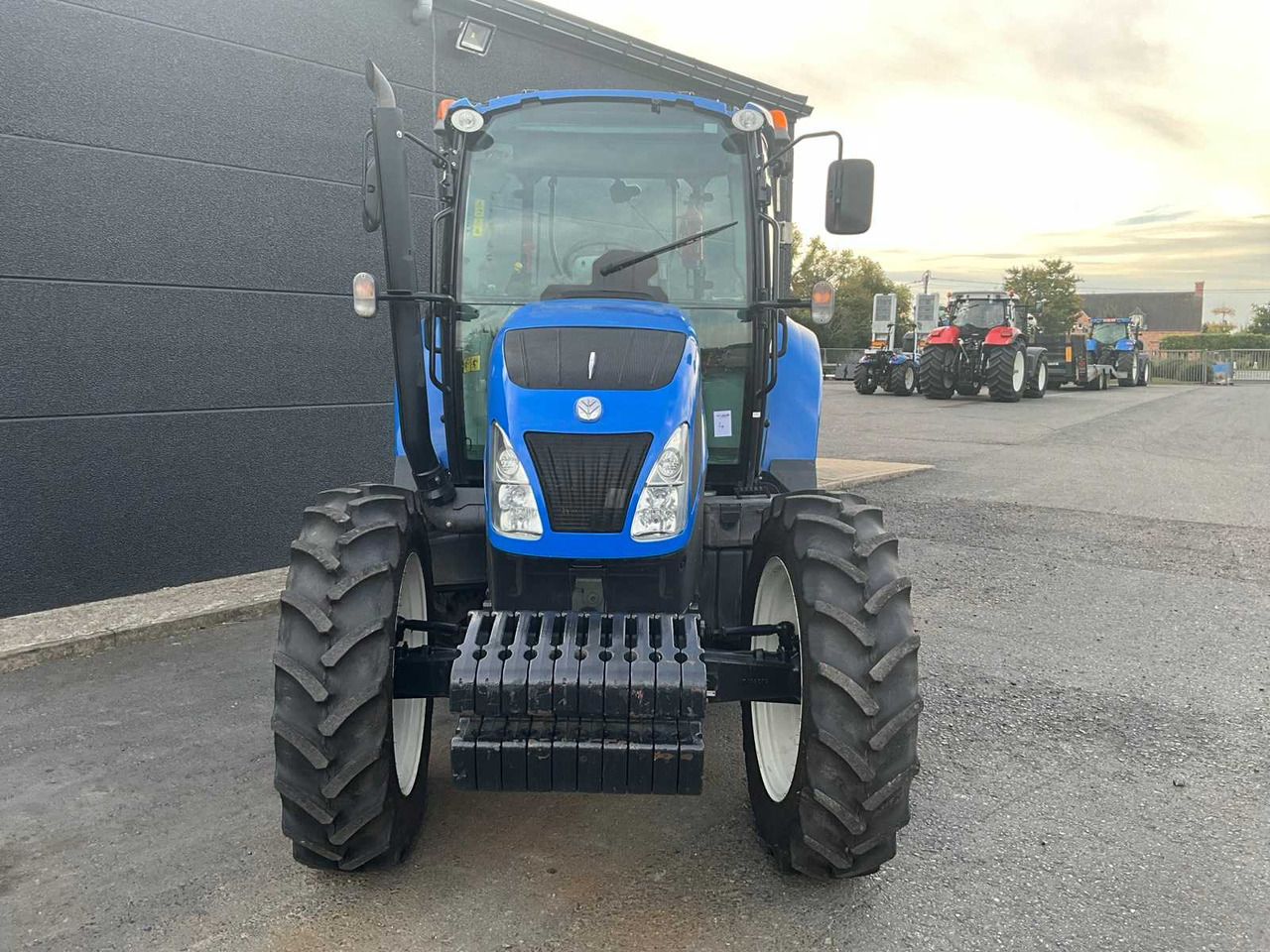 New Holland T5.95 - Tracteur agricole: photos 2 New Holland T5.95 - Tracteur agricole: photos 2