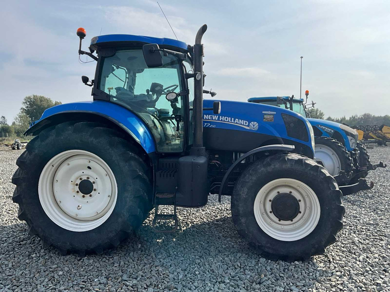 New Holland T7.210 - Tracteur agricole: photos 4 New Holland T7.210 - Tracteur agricole: photos 4