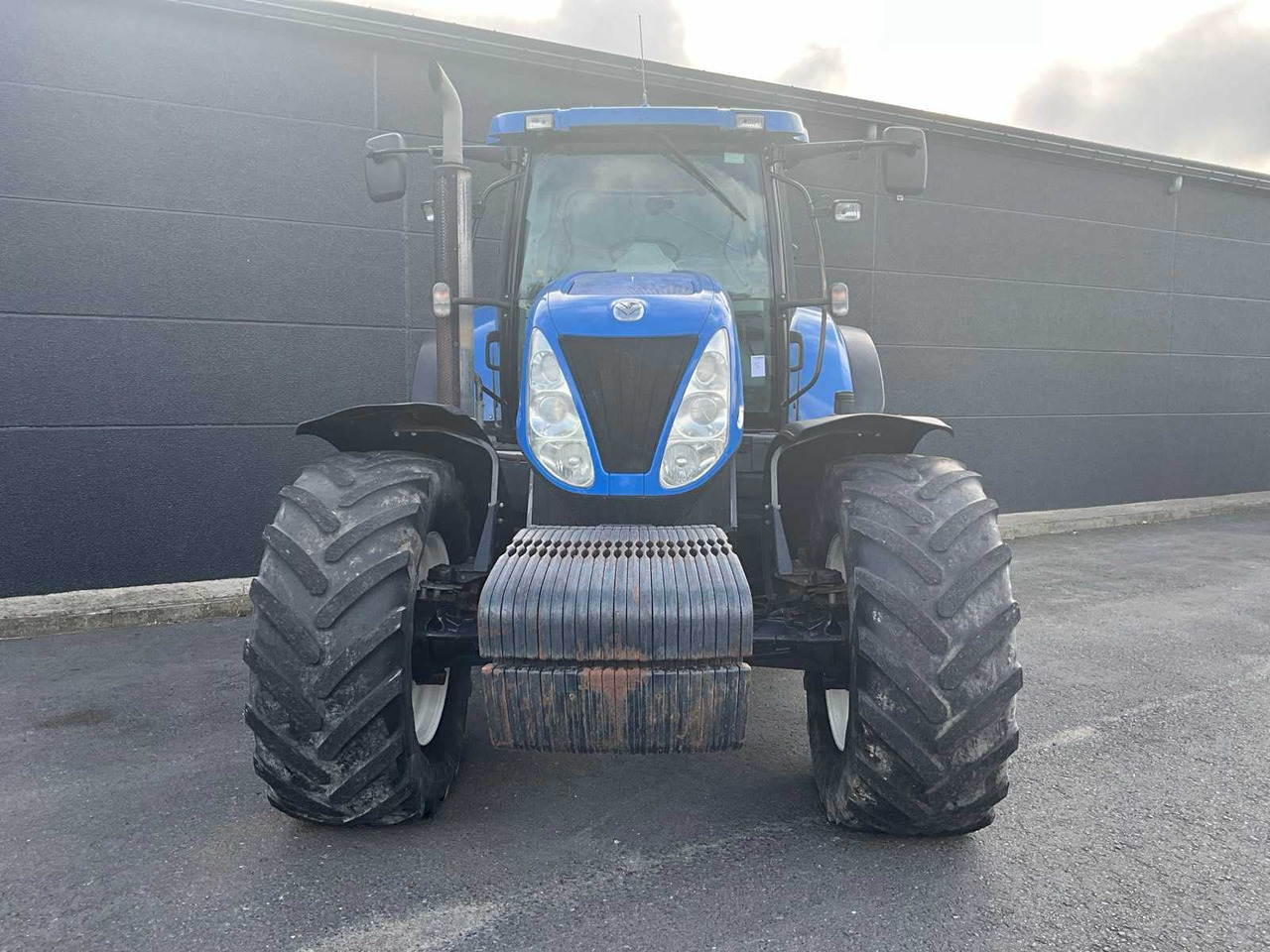 New Holland T7050 - Tracteur agricole: photos 2 New Holland T7050 - Tracteur agricole: photos 2