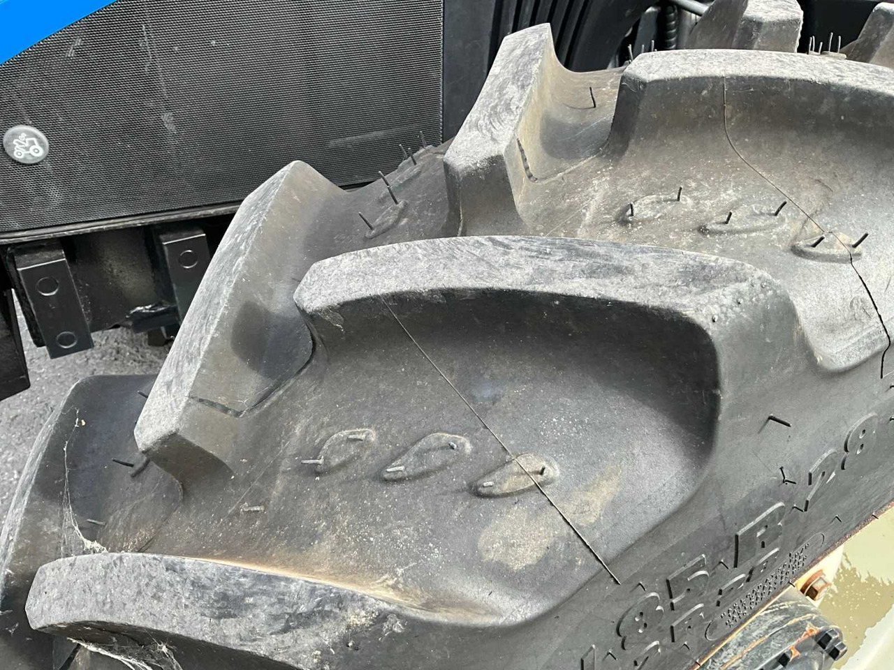 Tracteur agricole New Holland TD5.85: photos 9