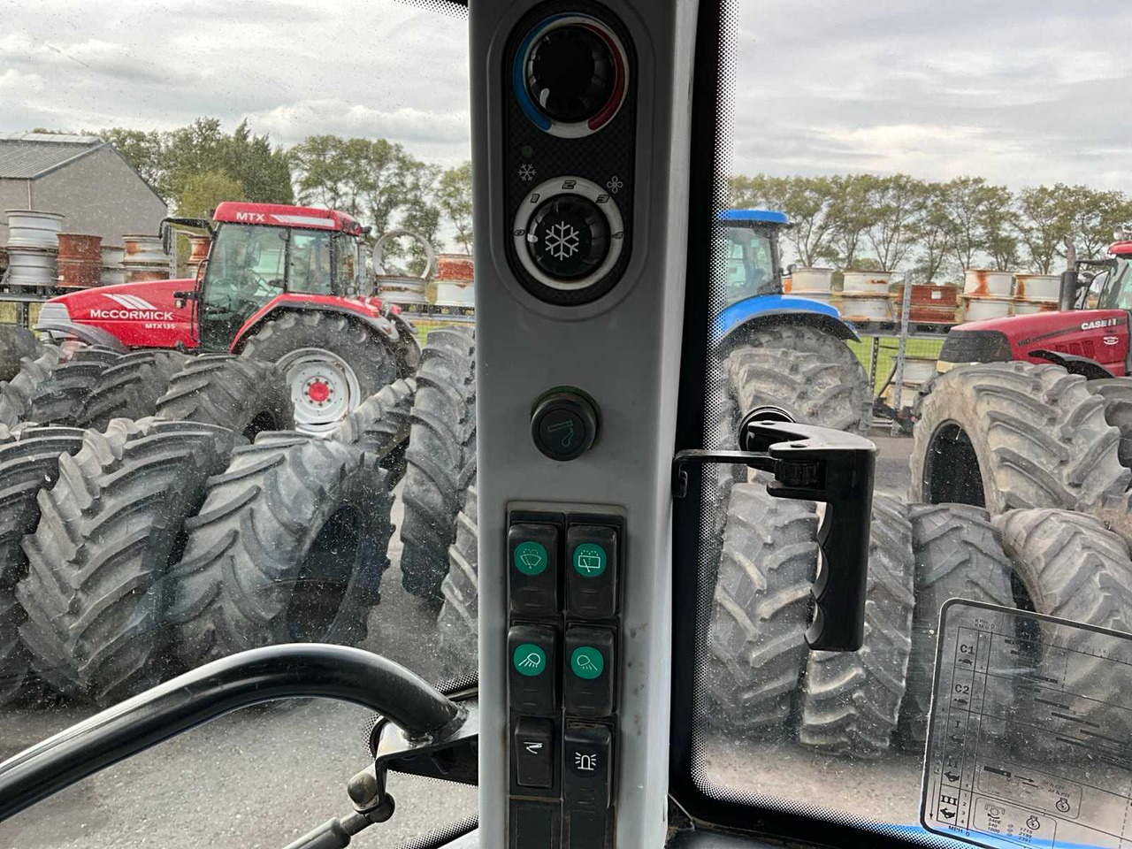 Tracteur agricole New Holland TD5.85: photos 17
