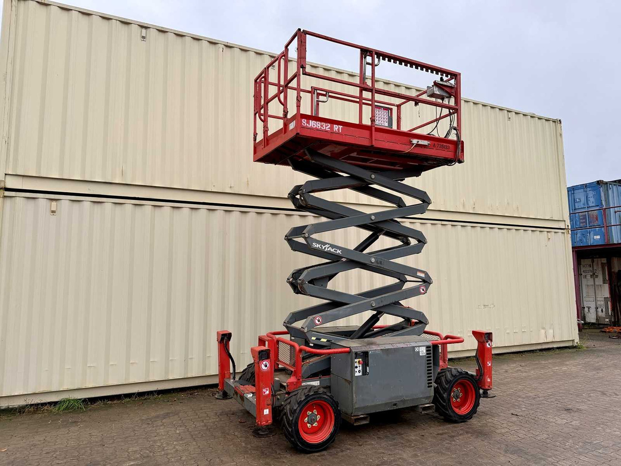 SKYJACK - SJ6832RT - 4X4 - DIESEL - 11.8 METERS - 2016 - AERIAL WORK PLATFORM - Nacelle: photos 2 SKYJACK - SJ6832RT - 4X4 - DIESEL - 11.8 METERS - 2016 - AERIAL WORK PLATFORM - Nacelle: photos 2